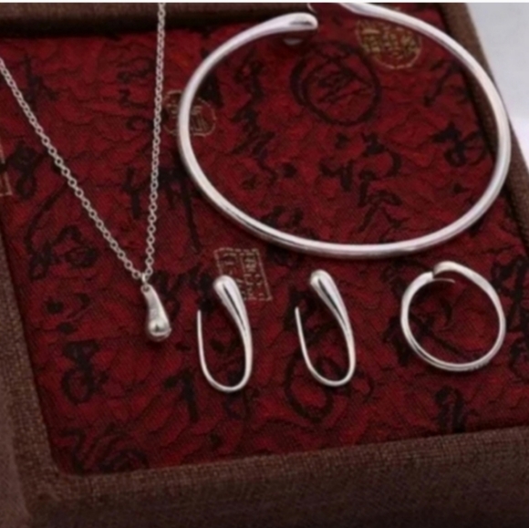 Sterling Silver Plated Waterdrop Jewelry Set Bracelet Necklace Earrings - Picture 5 of 14